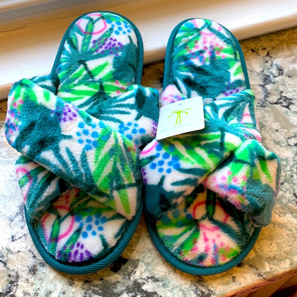 New with Tags Island House Co Tropical Summer Travel Slippers L/XL